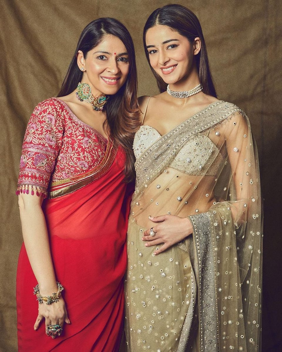Like mother like daughter! ❤️

#BhavanaPanday and #AnanyaPanday serving some major festive fashion goals right there.