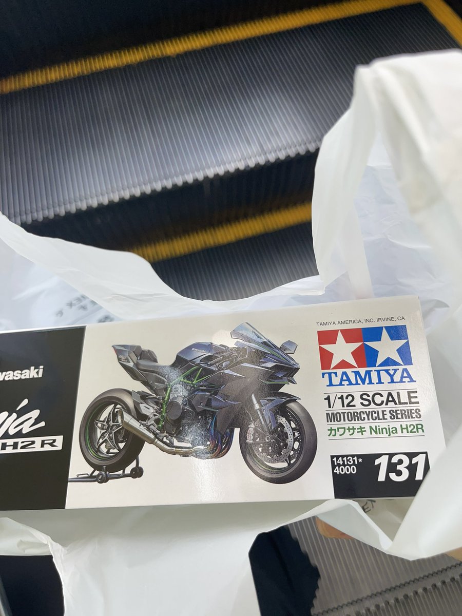 DmZfg's tweet photo. 美プラを乗せたいという欲望のためだけに知識皆無のバイクに手を出してしまった… https://t.co/AXsvPKT3O7