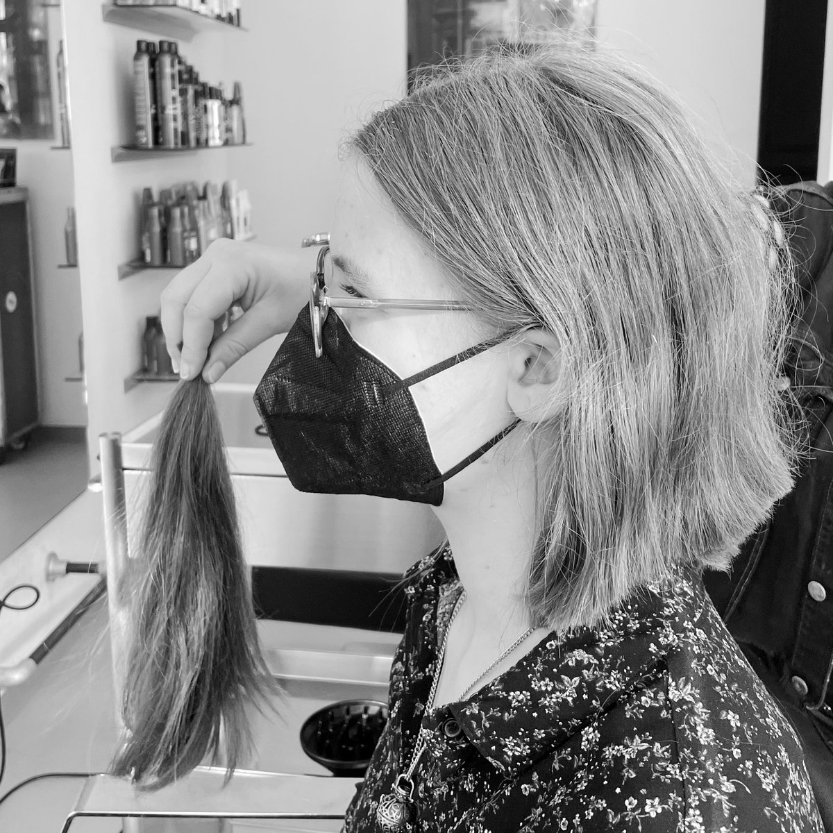 seeblickvomdach's tweet photo. And again. #fuckcancer #Haarspende #Brustkrebsmonatoktober #familylife @aluberlin https://t.co/qpcQ6ecaPG