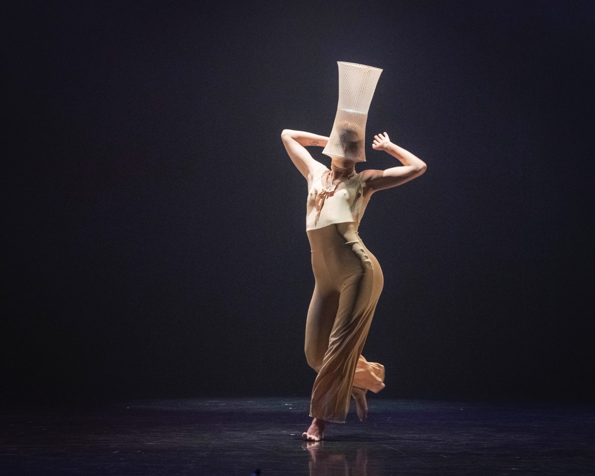narratography's tweet photo. Dancer 
#movement #dance #stage #performance #moment #fva #vcuartsdance #rvaphotographer https://t.co/2Am39FFSMN