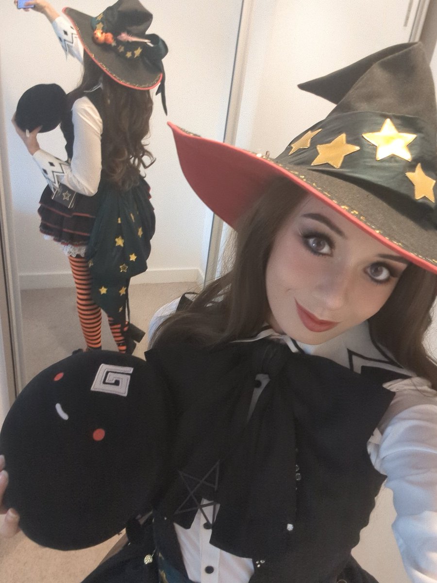 Kazy_UK's tweet photo. Wearing my Black Desert witch cosplay to @MCMComicCon today! 🎃 #BlackDesertCosplay https://t.co/1NwbxQfUWK