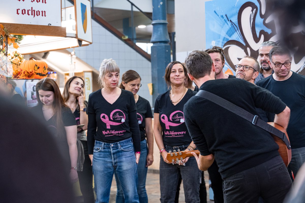 LE CHŒUR DES COMMERÇANTS 🗣🎶
Durant le festival des <a href="/NuitsdeChampagn/">Nuits de Champagne</a>, la ville entière chante. Les commerçants réunis en chorale ont participé à cet élan en donnant de la voix partout dans la ville. 1/2 #NuitsdeChampagne #troyes