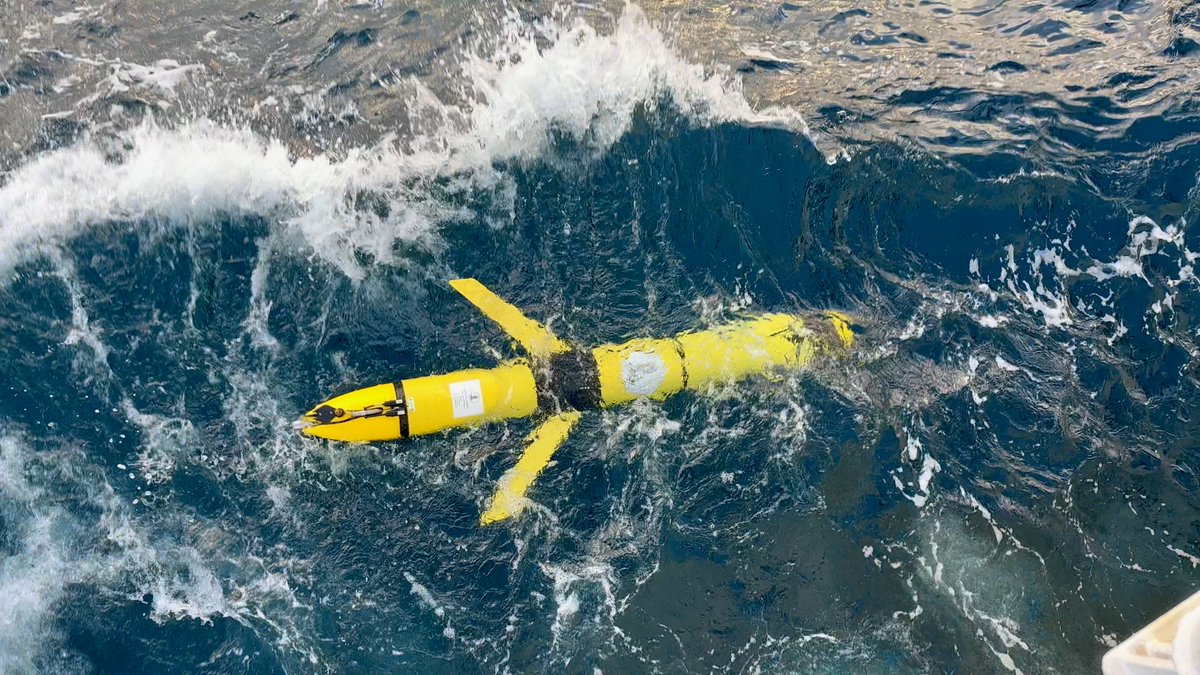 The <a href="/nor_emso/">NorEMSO</a> glider mission ICELAND is on! URD, an extended bay G3 slocum with CTD will spend the first part of it's deployment surveying the Jan Mayen Channel as part of project #NORSE before transiting to the Icelandic Sea. 📷Donglai Gong @Oceansensing <a href="/Geofysen/">Geofysisk institutt</a> <a href="/BjerknesBCCR/">Bjerknessenteret</a>