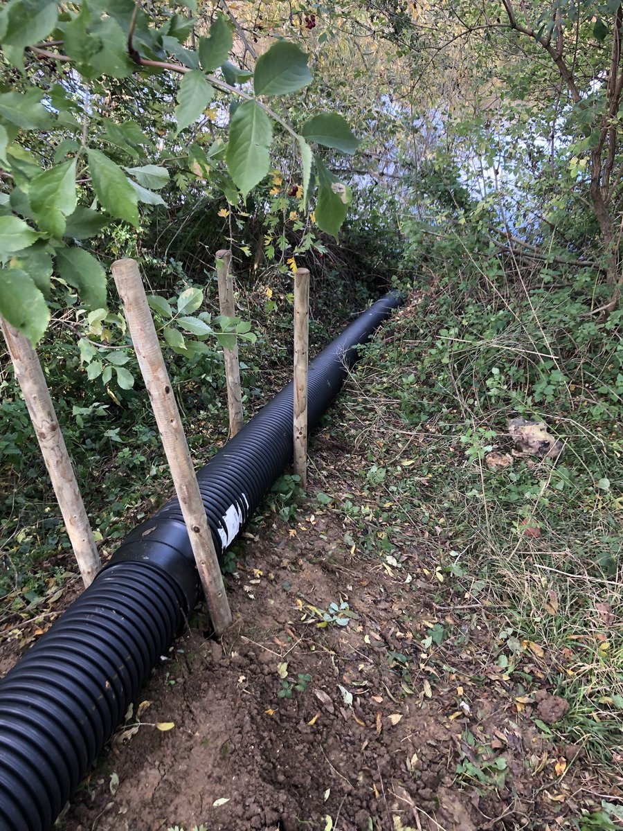 GoringGapBC's tweet photo. We are building an otter holt with the help of @GGWildlifeExp https://t.co/DCJBDu0Y7i