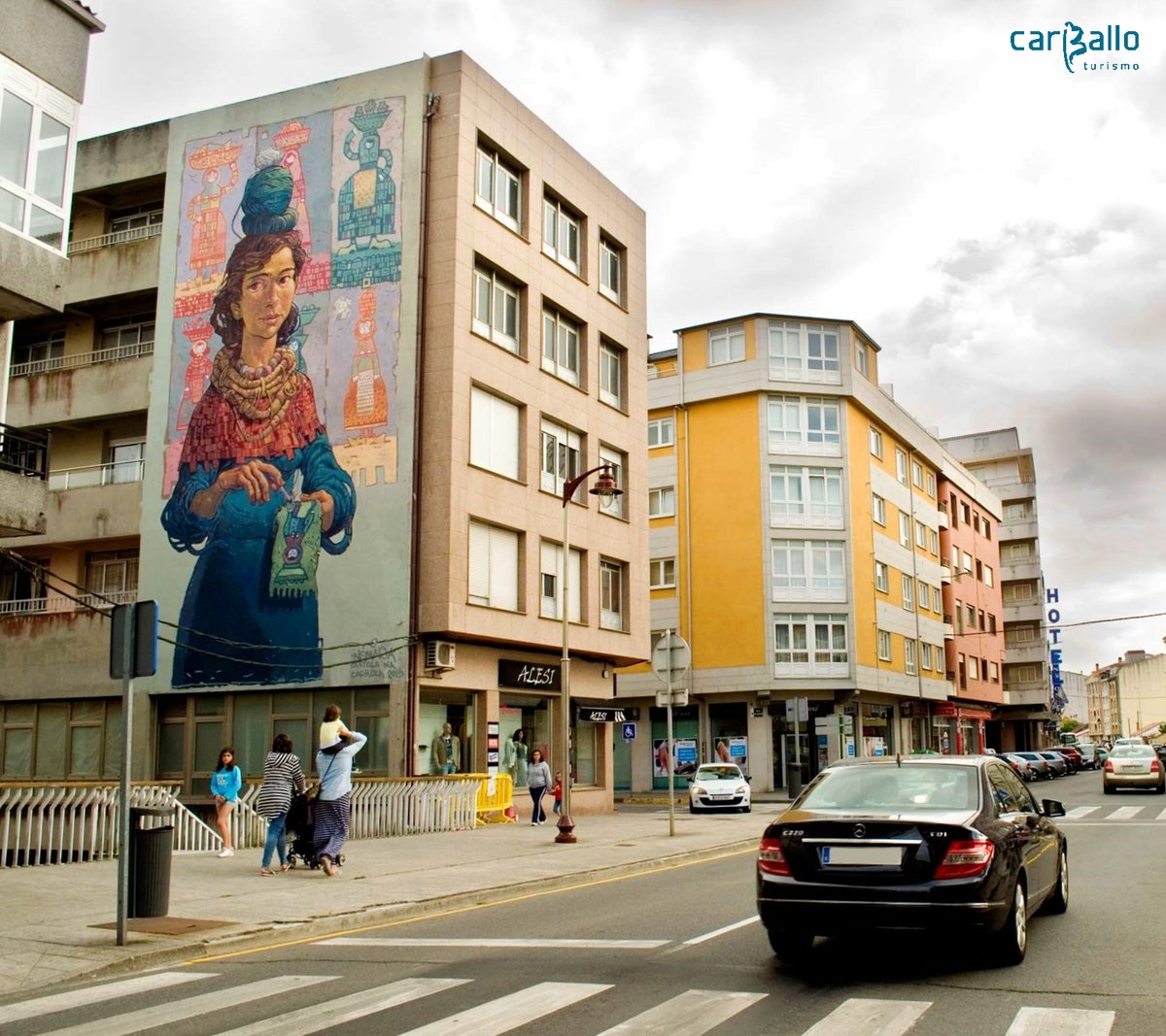 Feliz sábado! 🎨Que murais de #Carballo queredes visitar hoxe? Con choiva vense igual de ben 🌦 Propoñémosvos a zona da rúa Fomento e o Pazo da Cultura, onde atoparedes, por exemplo, este titulado "A pena da moura" de Nömada.
#CarballoMola #streetart #RexeneraFest #urbanart