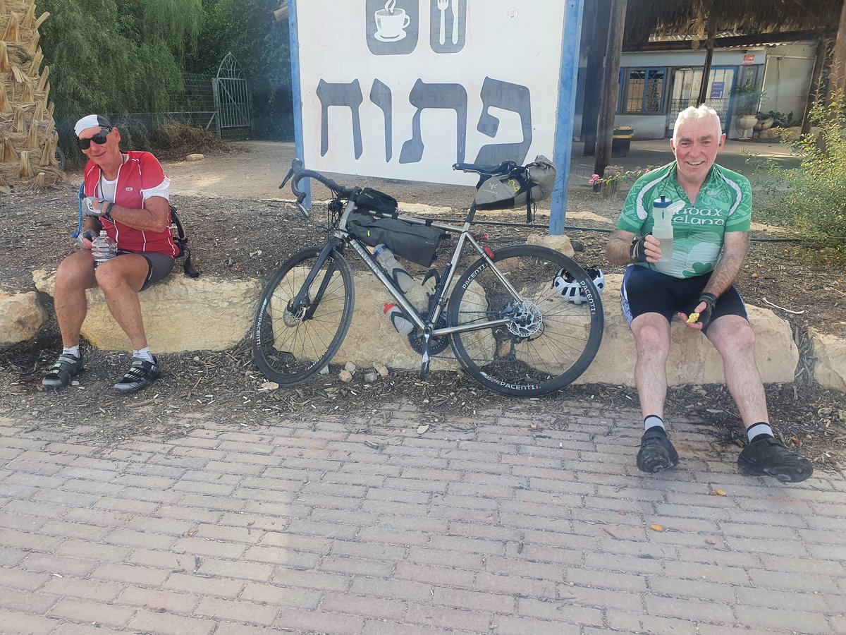 IsraeliRando's tweet photo. Matthew Levy (US) and Bernard Flynn (IE) are stocking up for the 85 km desert section in #IL12CK https://t.co/Il9pnltqLa