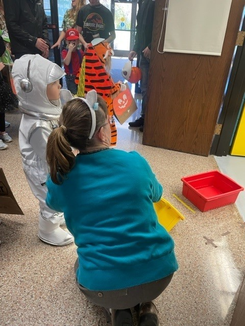 CPACTC's tweet photo. PM pre-k class trick or treating @cpactc. #opportunitiesunlimited #reitzel #franson #oct2022 https://t.co/XH96ajXTjF