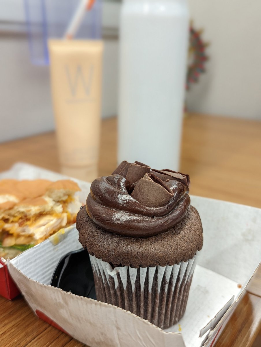 Treats at work 😃
#sugarhigh #chocolatecupcake 
#HappyThursday