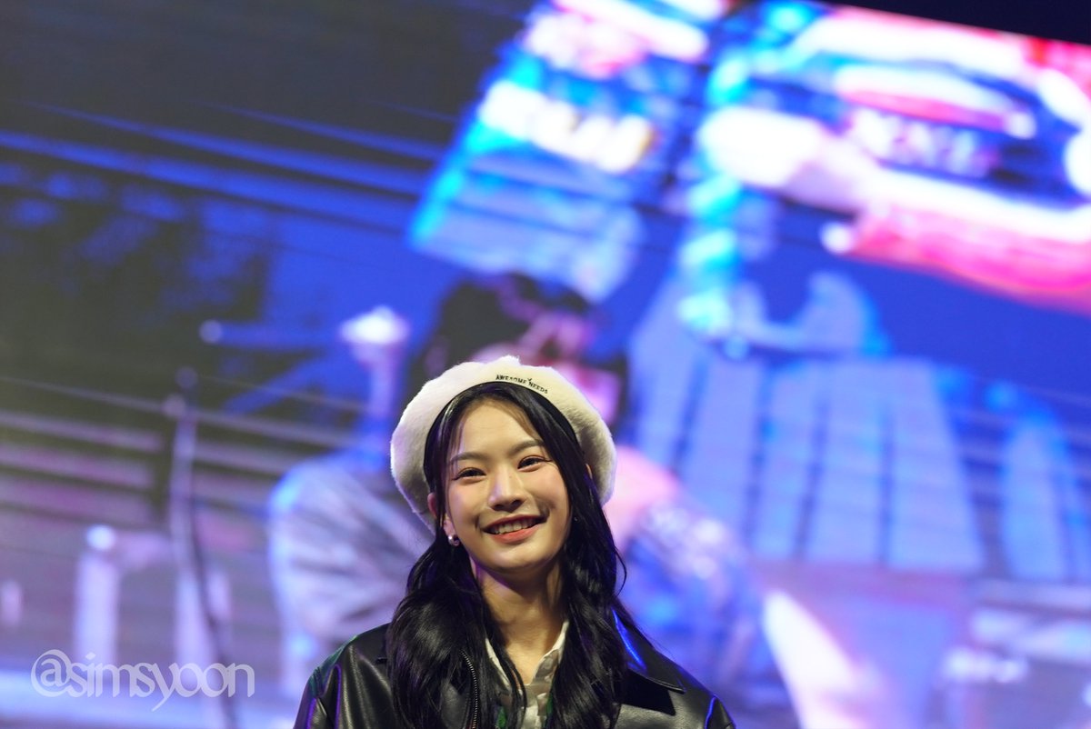 simsyoon's tweet photo. 221028 충남대 스테이씨 아이사 https://t.co/RSLkvGBKoc