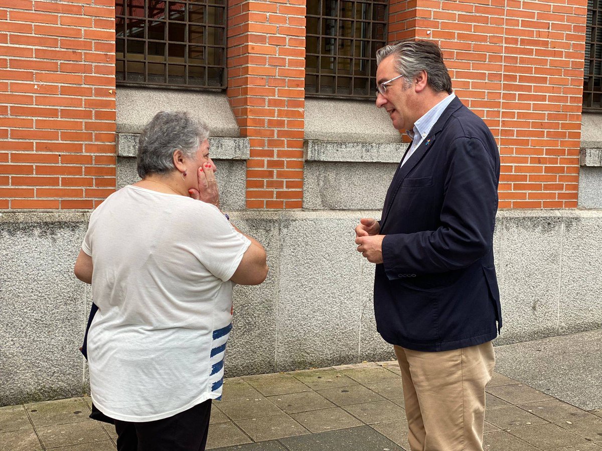 Hay que dar solución a las listas de espera de hasta un año en la sanidad pública:
▶️Apostamos por un plan para hacer que trabajar en Asturias como médico sea atractivo.
▶️Apostamos por derivaciones a centros privados y por horas extraordinarias, conocidas como peonadas.