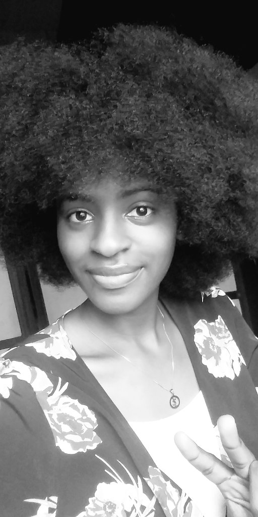 TracyMameh's tweet photo. Happy weekend ๐
#proudlyafrican
#afrome
#blackgirl https://t.co/zawdR0JcMP