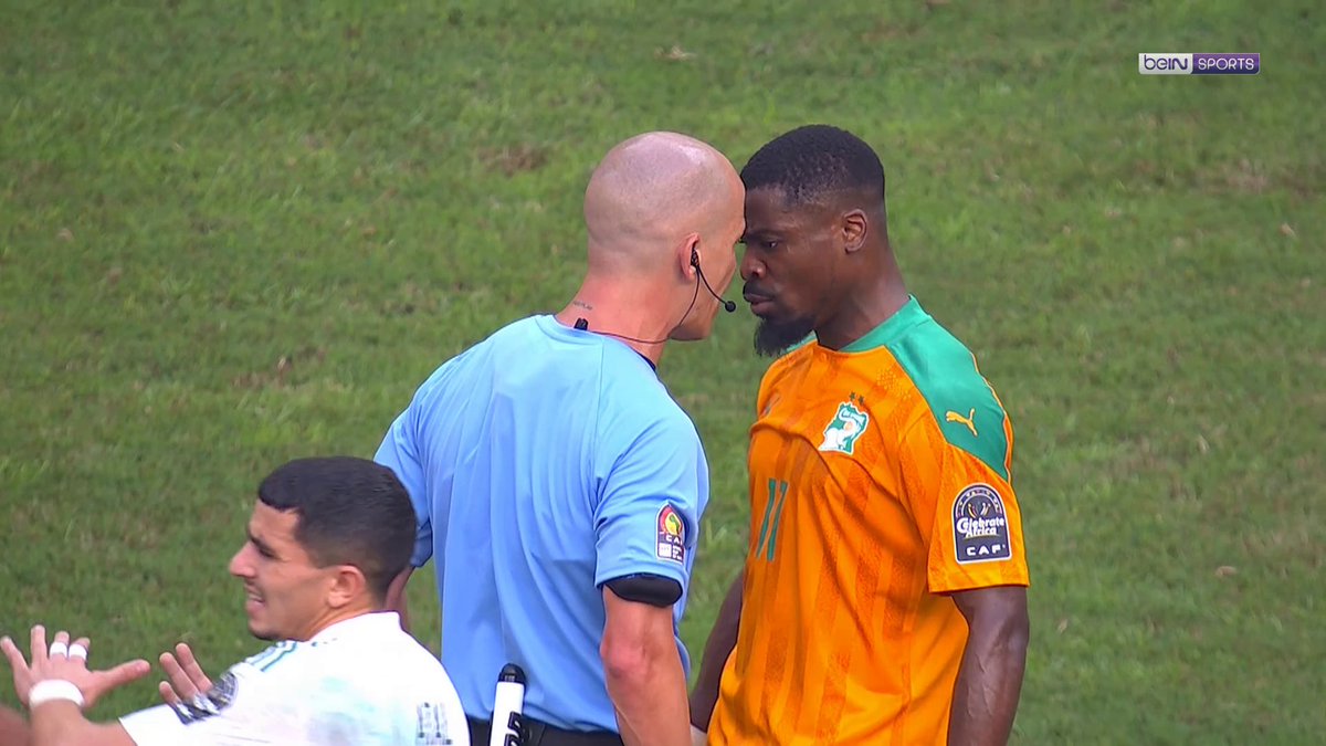 Parlons en de Serge Aurier qui fait un tete a tête avec l’arbitre comme si c’était un derby Sevran VS Aulnay ptdrrrr