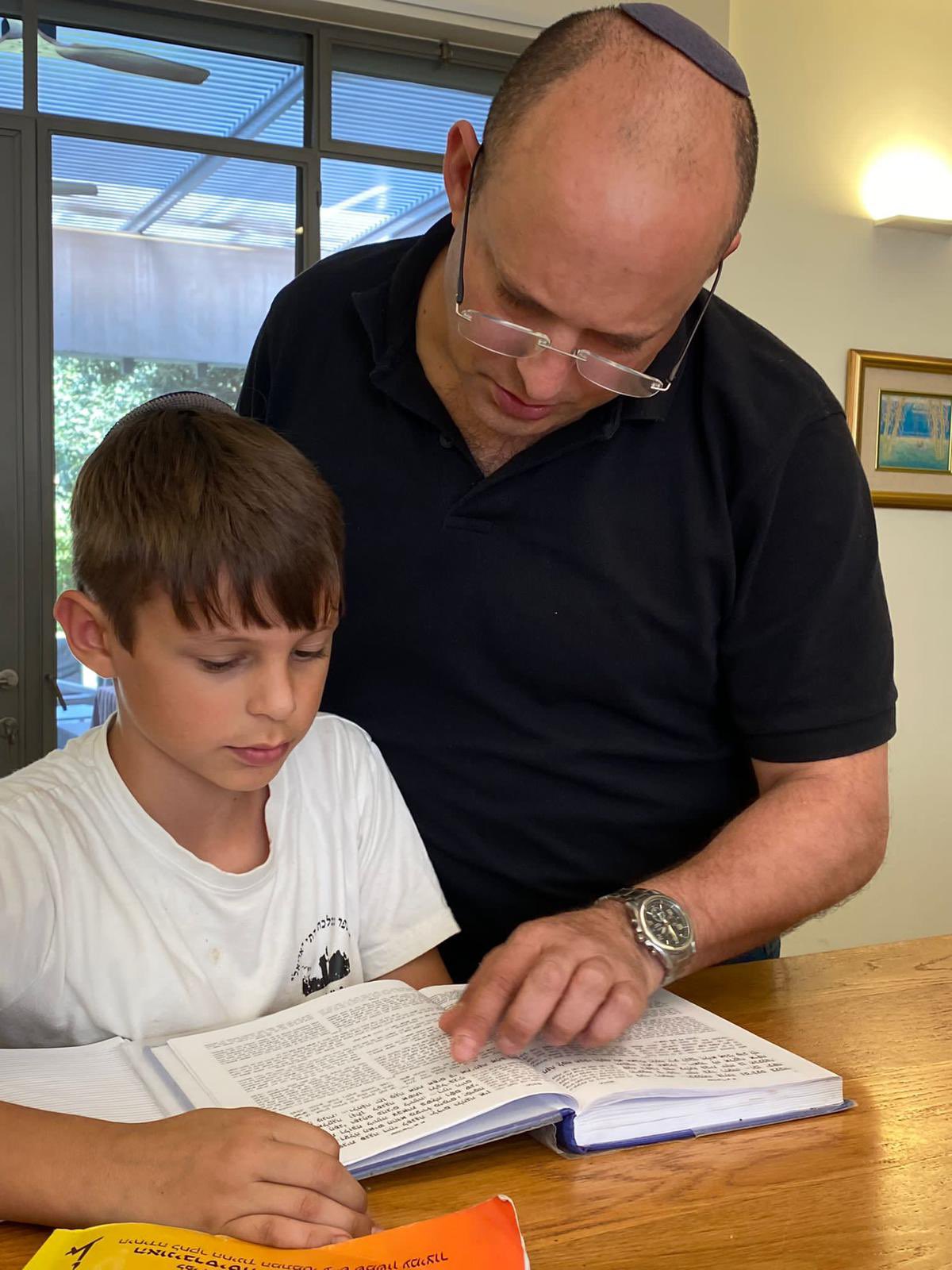 Naftali Bennett בנט on Twitter: &ldquo;שבת שלום, אחיותיי ואחיי ️🇮🇱 https://t