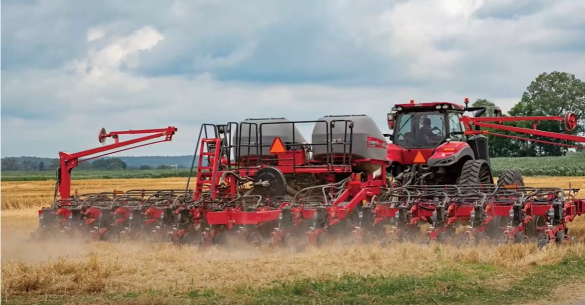 OntAg's tweet photo. Where is planter technology heading and how fast will it get there?

Many want high-speed &amp; compact planting, like a 60ft #planter that covers the same acres as a 120ft one.

More on the focus of high-speed #planting: https://t.co/6p2Zq5DBrH

#ONYield22 #OntAg #CaseIH #AgTech https://t.co/HpiillREvu