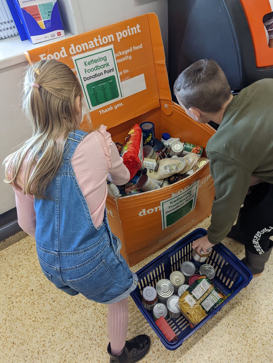 emma_crossdale's tweet photo. As part of their unity badge for @StAndrewsCEPri, they decided to spend some of their money towards food for their local foodbank ☺️
@BenArnell https://t.co/D2r7V6k8lq