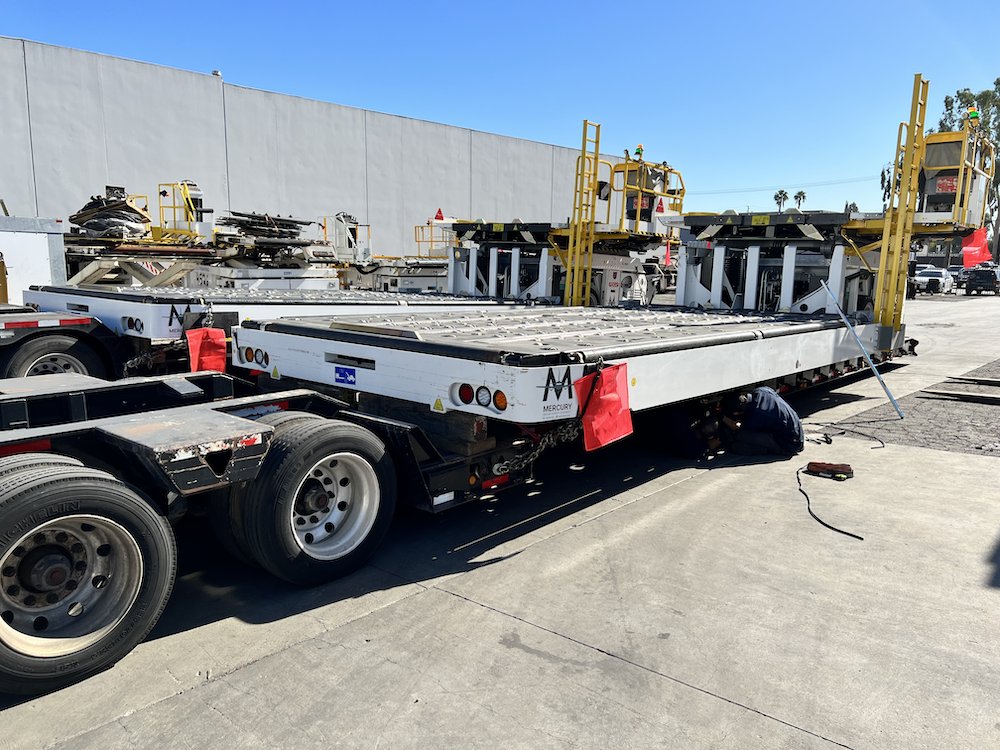 MercuryGSE's tweet photo. Both cargo loaders are loaded onto RGN trucks and are ready to be picked up and delivered. No one can get equipment to you as fast as Mercury GSE 🚛

✈️ Mercury Keeps It Moving

#MercuryGSEkeepmoving #aviation #groundsupportequipment https://t.co/22BBy1MO6b