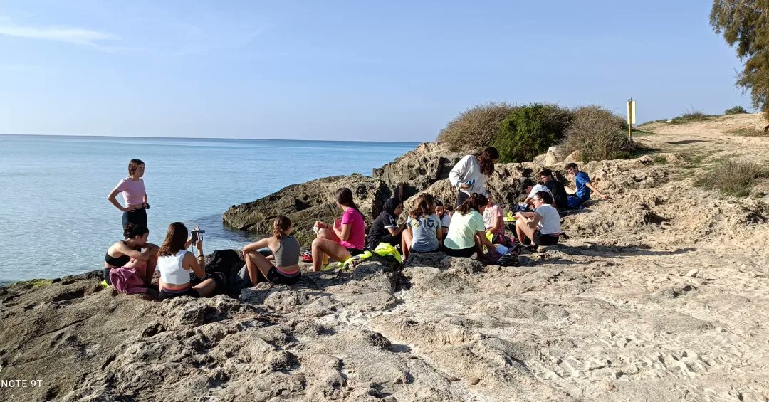 es_cda's tweet photo. Compartint el matí amb l'alumnat de 4rESO @iesporreres
Hem pogut visitar part del #salobrar i #parcnaturalestrencsalobrar Han conegut un ecosistema especial i fràgil com poden ser els aiguamolls. Després ens hem desplaçat a Ses Covetes, per conèixer la formació dunar, dunes. https://t.co/KbiDx2QTlp