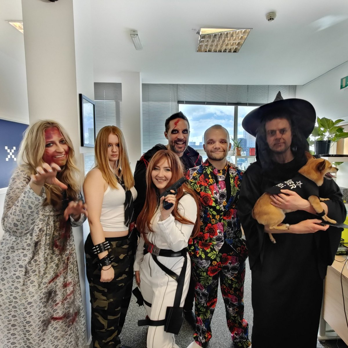 Pixel_Kicks's tweet photo. Happy Halloween from Pixel Kicks! 🎃👻 As it's Pixel Kicks tradition, our team dressed up and brought in some baked goods 🍰😋

Have a great weekend 💙

#digitalagency #office #agencylife #halloweenoffice https://t.co/zgqAa4nhW2