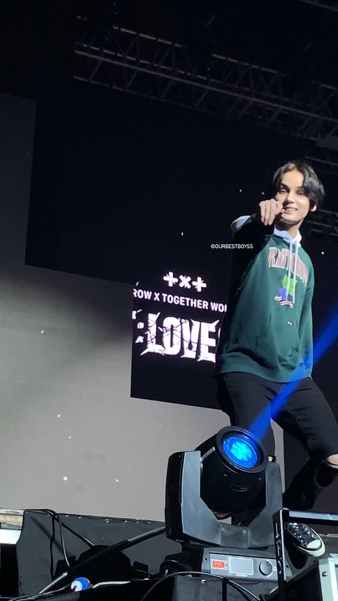 ourbestboyss's tweet photo. here r my cute interactions w huening and beomgyu at last night's concert !!!

i still cannot believe i saw txt perform irl. their skills r truly out of this world. i'm so grateful.

thank u txt. mahal ko kayo.

#ACTLOVESICKinMANILA 
#TXTINMANILA 
#TOMORROW_X_TOGETHER_Manila https://t.co/NvjCUh48WQ