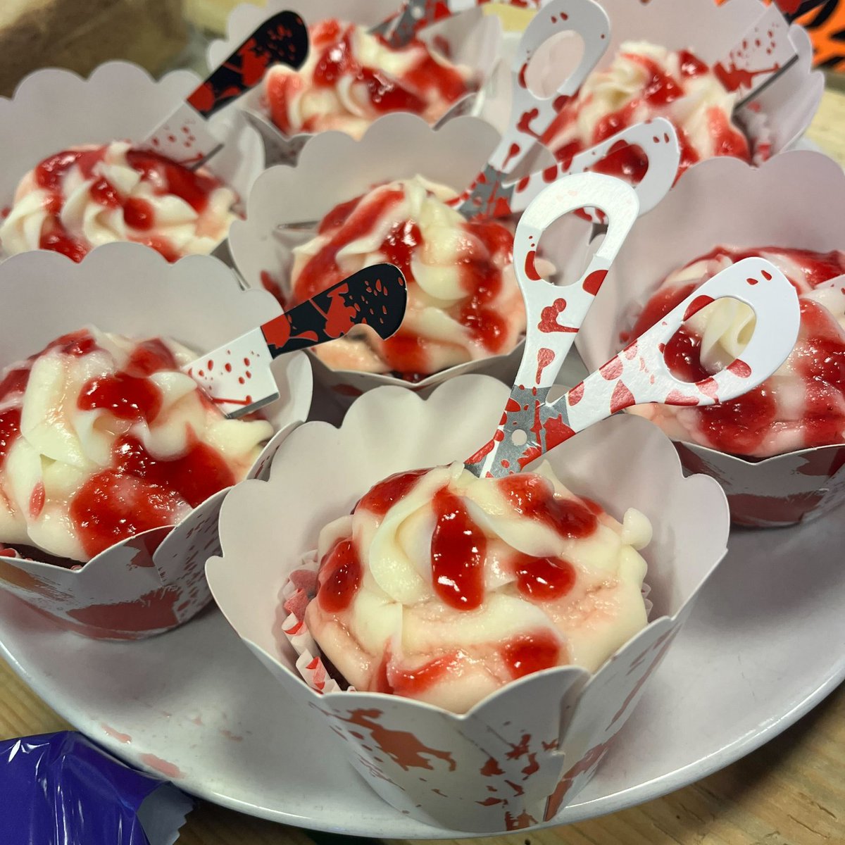 Pixel_Kicks's tweet photo. Happy Halloween from Pixel Kicks! 🎃👻 As it's Pixel Kicks tradition, our team dressed up and brought in some baked goods 🍰😋

Have a great weekend 💙

#digitalagency #office #agencylife #halloweenoffice https://t.co/zgqAa4nhW2