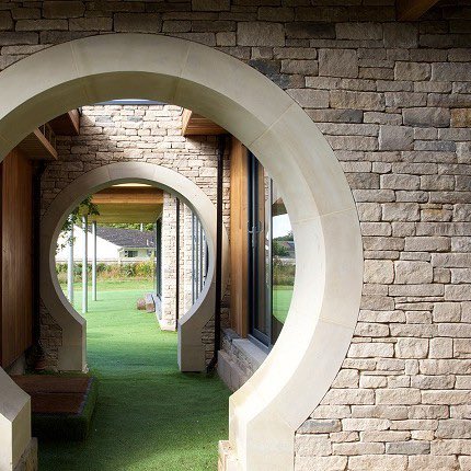 Lovell_Stone's tweet photo. Purbeck Traditional thin-cut Building Stone & Chicksgrove Masonry - a perfect natural stone combination.
#britishstone #naturalstone #purbeckstone #buildingstone #architecture #architecturaldetail #stonemasonry #masons #ashlar https://t.co/biVhMPR2Qi