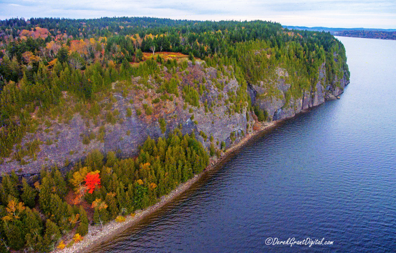A spark of late season color along Long Island / Kennebecasis Rive @ Rothesay, NB #ThePhotoHour #StormHour #AutumnVibes #autumncolours #Colourfulfall #DroneHour #mountains #NaturePhotography