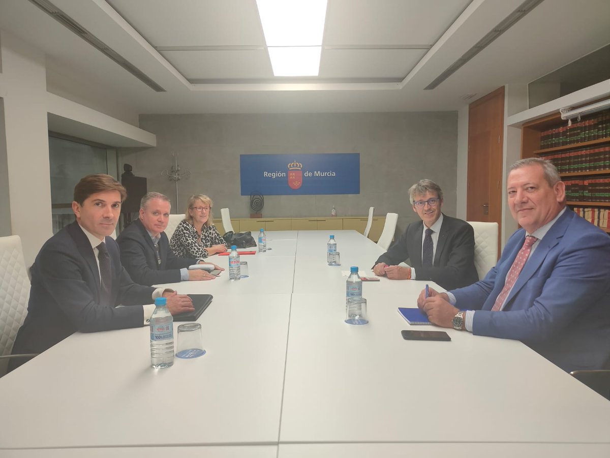 apirmmurcia's tweet photo. El pasado jueves 27 la Asociación de Promotores nos reunimos con @luismaringonzal, consejero de @RM_Hacienda; @juanmarinperez, director de la @ATributaria_RM; y @MJPortilloN de @economistasrm
#Apirm #PromotoresInmobiliarios #PromotoresMurcia #Construcción #ApirmInforma https://t.co/ZP64KrRFwy