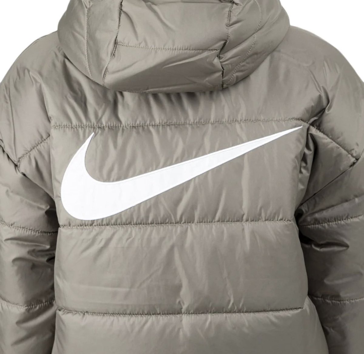 FitThemAll's tweet photo. La doudoune Nike passe à 42€ au lieu de 100€ ❄️ 

Code: SPOOK-31 

Lien: https://t.co/y0s1iqrpJy https://t.co/EYc7JOO0mQ