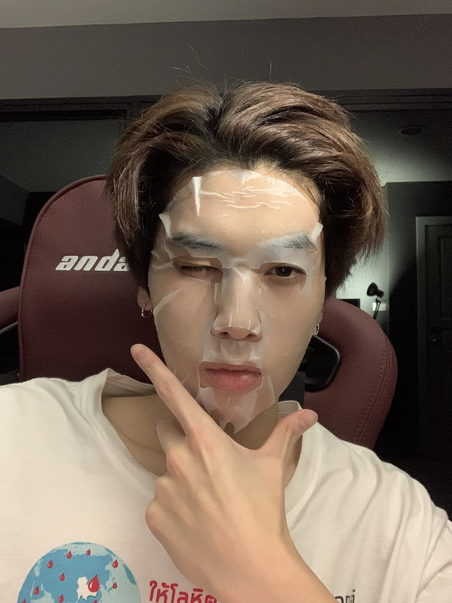 dunknatachai's tweet photo. thank you for supporting na kubb loving you too much so much very much right now ไม่รู้ว่าเจอเธอทำไมถึงรัก5555555 #500KDunkinOurHearts https://t.co/FamVNajsO7