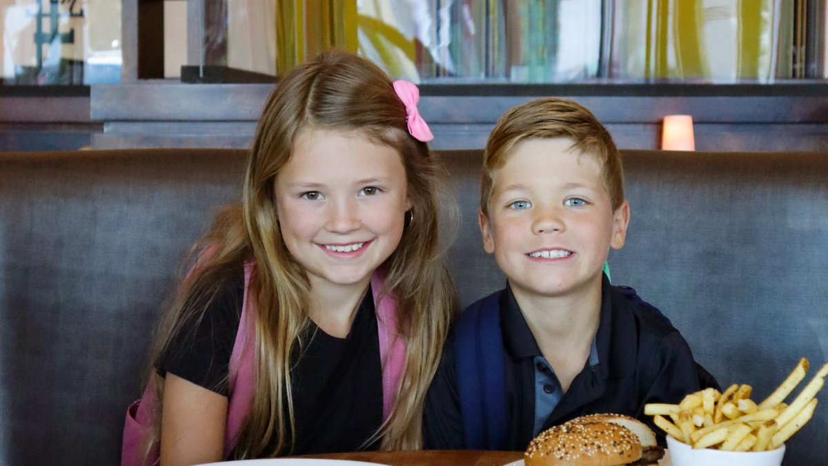 OCH_Foundation's tweet photo. There are only a few days left in our @moxies #PackaSack campaign. Today is a great day to give yourself a break from cooking and visit @moxies for dinner. $2 for every kids' meal purchased will be donated to our #PackaSack initiative. #communitypartners #education https://t.co/ZnPYcKkaTp