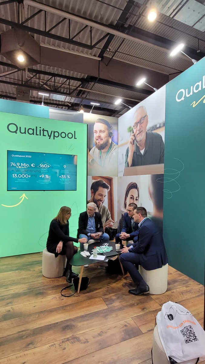qualitypool's tweet photo. Und mit diesen Eindrücken vom gestrigen Tag 2 der DKM wünschen wir Euch ein schönes Wochenende! 

#qualitypool #amexpool #dkm #hochdiehändewochenende #versicherung #finanzierung https://t.co/j7lHofjXE2