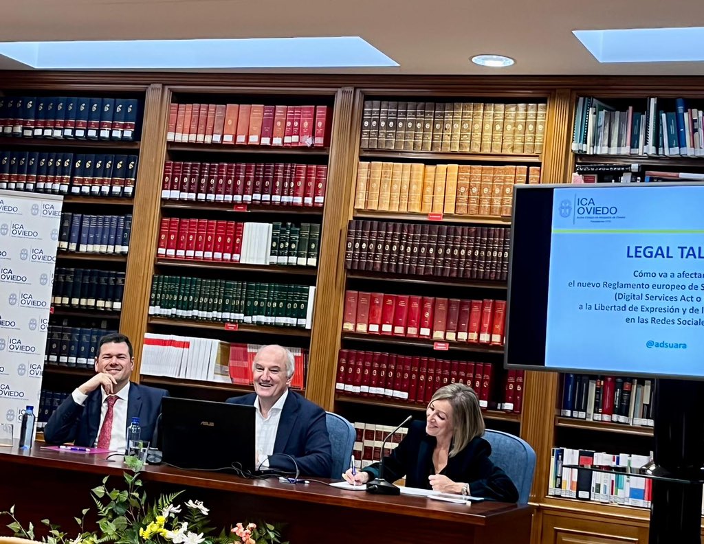 tamargo_marta's tweet photo. “El Estado de derecho está cediendo ante los señores digitales” magnífica charla mantenida con @adsuara en el @ICAOviedo sobre la libertad de expresión y la información en redes sociales en relación con el nuevo Reglamento europeo de servicios digitales 👏👏👏#abogados https://t.co/ugE5lJ84tO