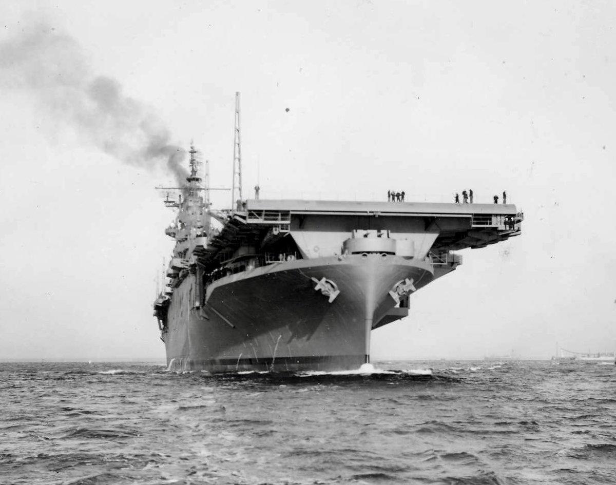 The future CV-10 USS Yorktown (Essex-class) on 15 April 1943.

She was built at Newport News Shipbuilding & Drydock Co. and is seen here steaming to Norfolk Navy Yard, to be commissioned later in the day.

#CV10 #USSYorktown