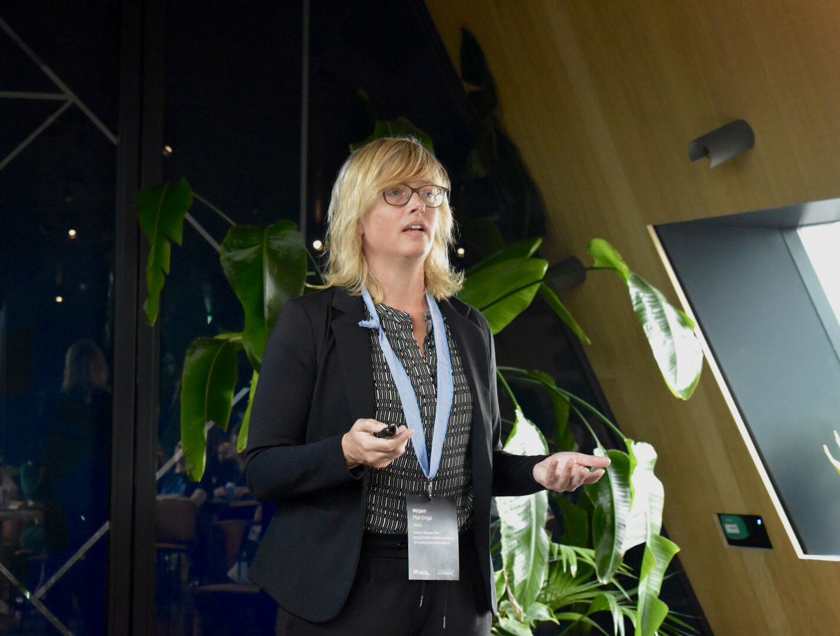 DASH_umcg's tweet photo. And we are already off to another fully booked session at the AI congress @forum_groningen, with @MirjamPlantinga and @elinemeijer7. Great to see our #AIProHealth boardgame starting the discussion on responsible #AI in #healthcare. https://t.co/U10V1zY9Ik