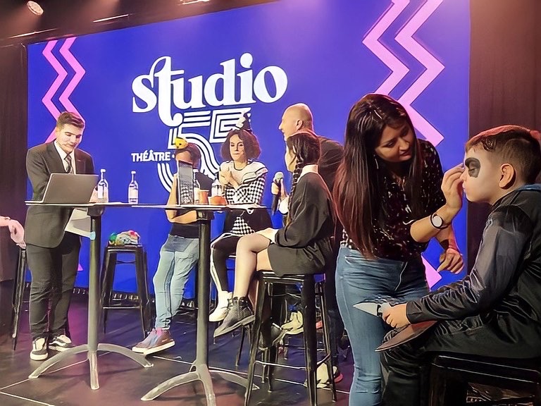 ToulouseFM's tweet photo. 🎃 La Team du matin en direct du Studio 55, le théâtre du trio Les Toulousains pour une émission spéciale Halloween en public 👻🍭 https://t.co/oX3ac4ahHX