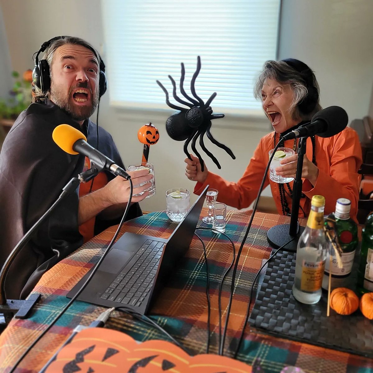 drinkswithmom's tweet photo. Back from our summer break in time for Halloween. Mom wanted to try some non-alcoholic @tanquerayusa (just don't ask her to pronounce it) and compare it to the real deal. We chat about Canada's alcohol guidelines then a much-needed bidet update.
https://t.co/hcq0YLSmwW https://t.co/lc2R8oNloS