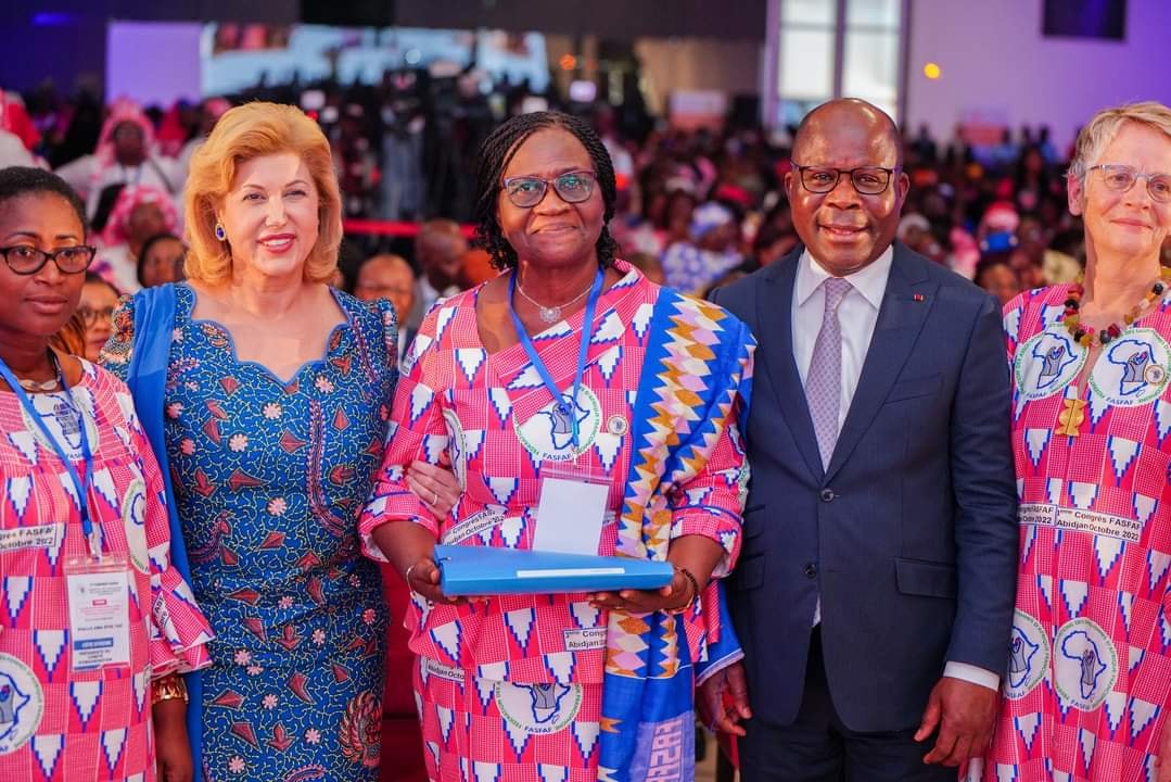 Gouvciofficiel's tweet photo. #Santé | Réduction de la mortalité maternelle et néonatale : La Première Dame Dominique Ouattara invite les sage-femmes à persévérer dans l’effort
En savoir plus ➡️ https://t.co/IPx6gPOuRb
#CICG #GouvCI https://t.co/BSCECOAnjc