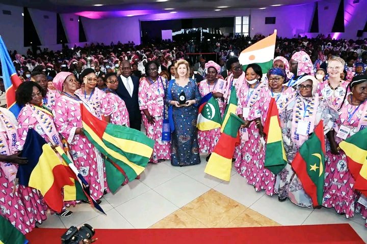 Gouvciofficiel's tweet photo. #Santé | Réduction de la mortalité maternelle et néonatale : La Première Dame Dominique Ouattara invite les sage-femmes à persévérer dans l’effort
En savoir plus ➡️ https://t.co/IPx6gPOuRb
#CICG #GouvCI https://t.co/BSCECOAnjc