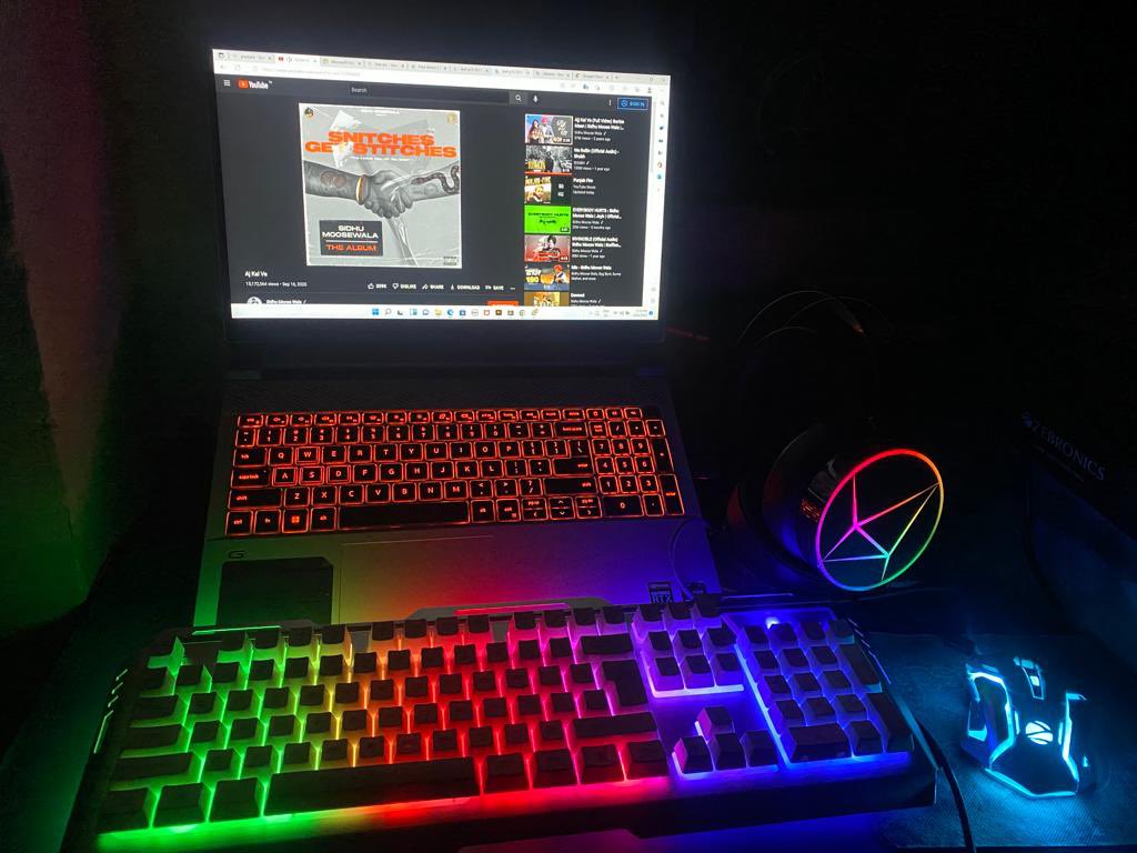 SimranKaur5477's tweet photo. Gaming setup ❤️ https://t.co/C2oAAMHoZy