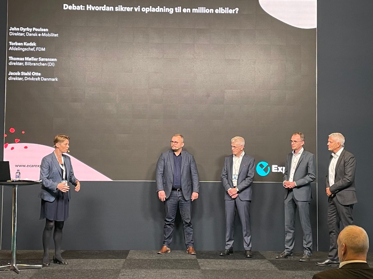 Det positive budskab jeg tog med mig fra debatten på eCarExpo er enigheden om, at det går rigtigt hurtigt med at udrulle hurtigladere i DK og at markedet i høj grad selv løser opgaven #dkpol #dkgreen