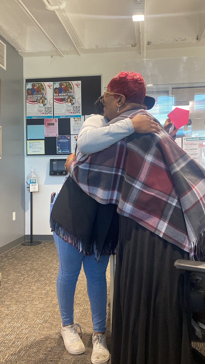 mrscorey17's tweet photo. Absolutely love my sessions and my time at Hill MS! The office staff exemplifies the #disdcore4 of Friendly! Ms. Washington not only has built great relationships with staff but students too! What a great surprise for her! @engage_learning @LucyElizondo123 @dallasschools https://t.co/ocLtLbVO54