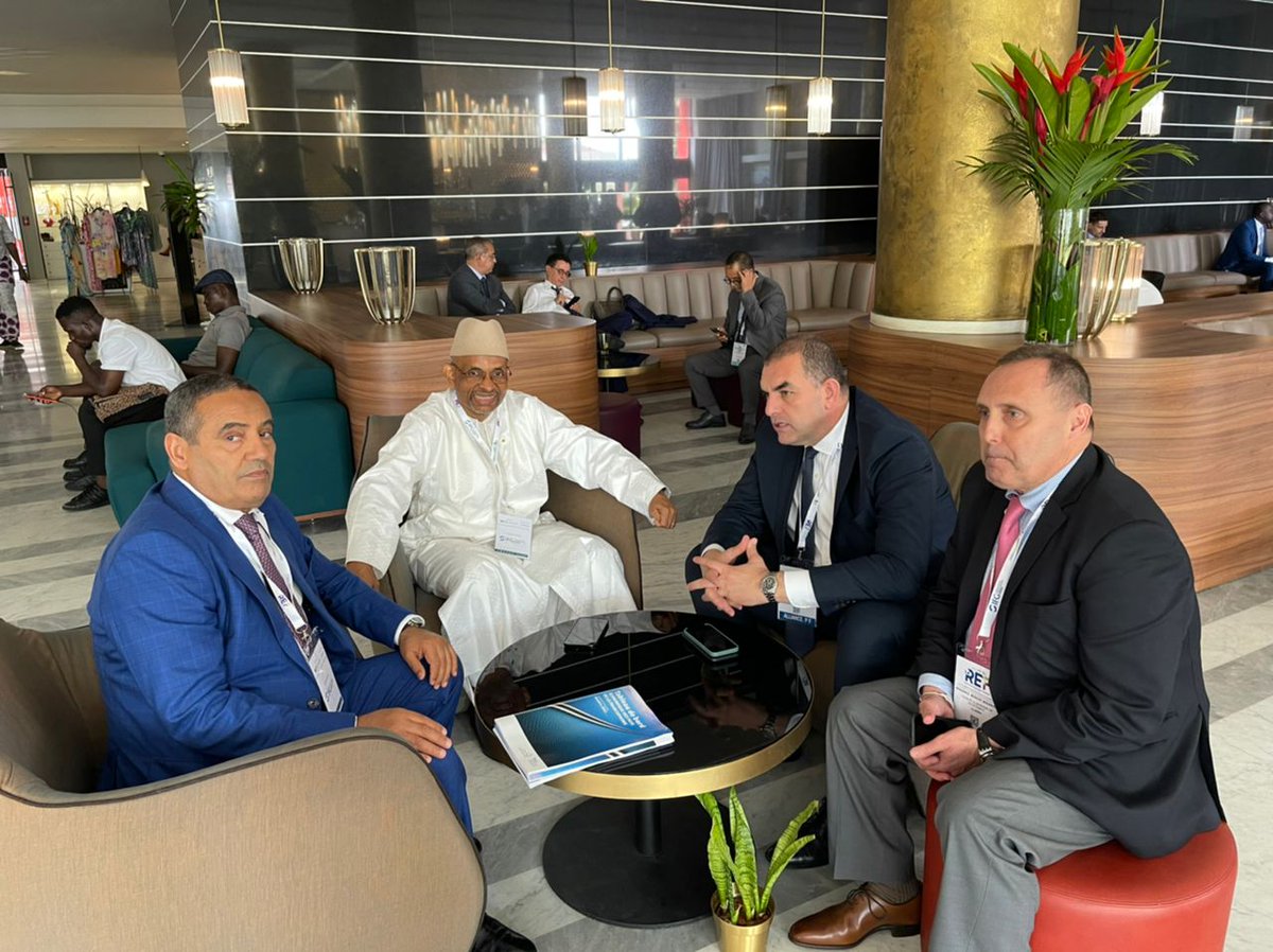 CAPCAlgerie's tweet photo. @cgeci_academy / #REF2022 
Rencontre du président @samiagli avec le président du Conseil National du Patronat du Mali @CNPM_Officiel, @MossadeckBally. 
Echanges sur la #coopération algéro-malienne, en présence du Vp @Zergoune et moncef Bouderba, pdt commission $Ceramique. https://t.co/iP9SDggSbV