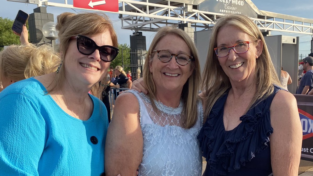 ScheierPatti's tweet photo. Backstreet Boys 2022, St Louis, fun fun weekend with Cheryl https://t.co/lsxFW83I1g