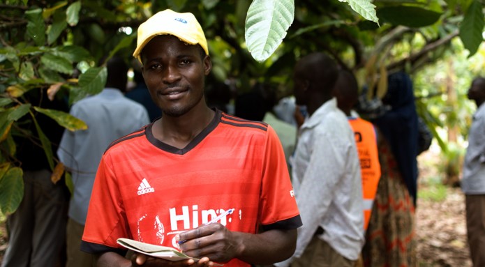 Swisscontact's tweet photo. Combating climate change requires practices and technologies that mitigate risks of drought, flooding and disease outbreaks. With partners in #Uganda, we organised a field day to promote climate-smart practices and #foodsecurity integration among cocoa farmers in Mayuge district. https://t.co/oSLTxkBBH1