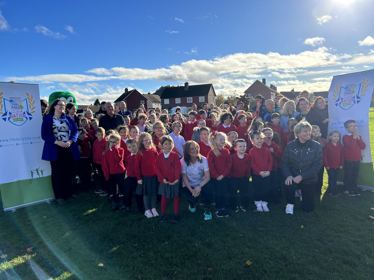 Scotland has become the world’s first Daily Mile Nation. Over 188,000 primary school children in Scotland are taking part in the initiative, with half of primary schools across all 32 local authorities signed up to the Daily Mile. Find out more 👇 sportfirst.sportscotland.org.uk/articles/scotl…