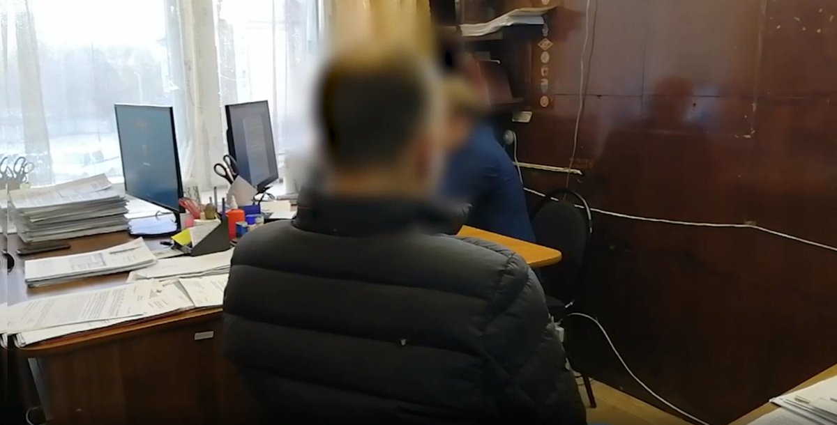 Два москвича собирали деньги с пенсионерок Мурома и Гусь-Хрустального, обманутых по схеме «ваш родственник попал в ДТП». Курьеров задержали в Петушинском районе, когда они уже направлялись домой. 

provladimir.ru/2022/10/28/vo-…