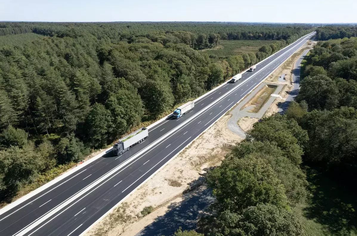 sarthefr's tweet photo. 🚧 Démarrage des travaux pour la construction d’un 3ème créneau de dépassement sur la RD 357, situé au niveau des communes d’Ardenay-sur-Mérize et de Saint-Mars-la-Brière. 
✅sécuriser le dépassement
✅améliorer la fluidité du trafic

🔎 Plus d'infos ▶️ https://t.co/hDgjAwsgj3 https://t.co/lWvCowkVbw
