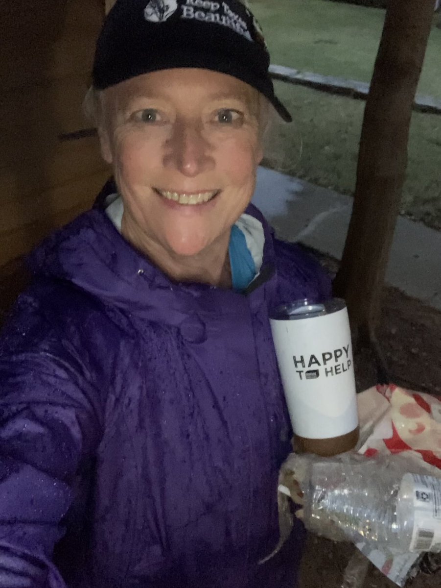 K2Runs's tweet photo. When you walk with your #happytohelp mug, you pick up the litter even if you don’t have a trash bag.
Also, best rain ☔️ coat!
#DoBeautifulThings #CleanYOURBlock #DontmesswithTexas #KGVB #GoVolunteer https://t.co/hWkfiSAxJh