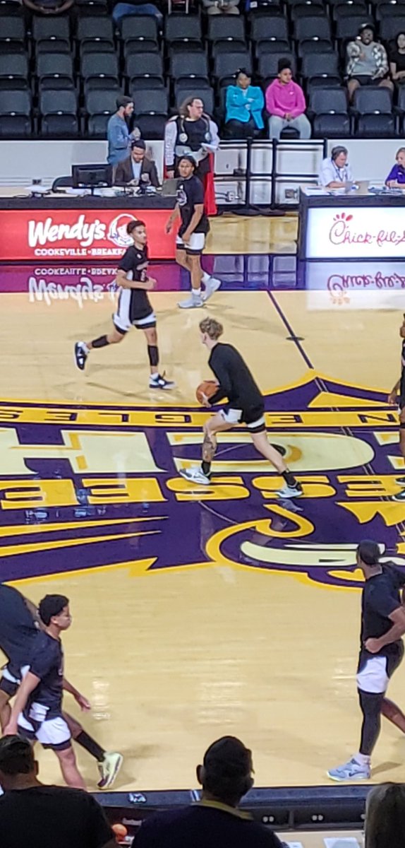 HawksEliteAAU's tweet photo. Freshman @MasonTrimm first of many college games! https://t.co/uUWr2GbXMx