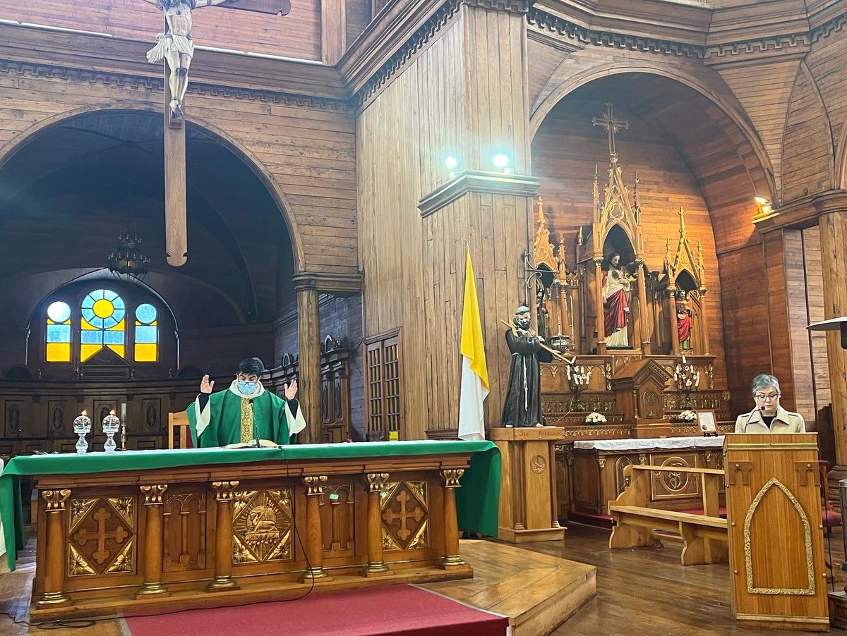 Juaneduardoconc's tweet photo. Acompañando en su día a las FUNCIONARIAS y FUNCIONARIOS MUNICIPALES en Misa de Acción de Gracias en el templo San Francisco de Castro. https://t.co/0K6ZBxbUhL